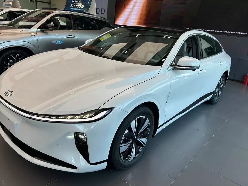 东风风神L7卷完技术卷续航，205km纯电续航售价下探至12万级
