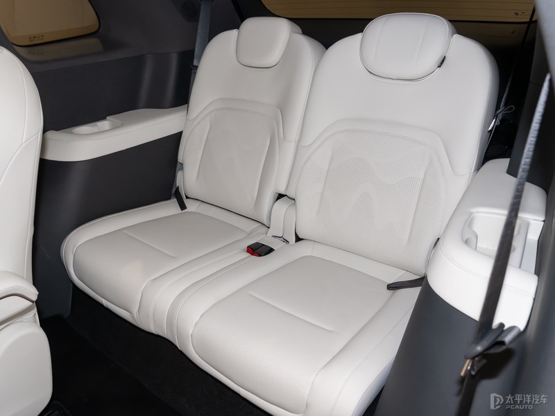 冰箱彩电大沙发，东风奕派eπ008把舒适平权玩明白了