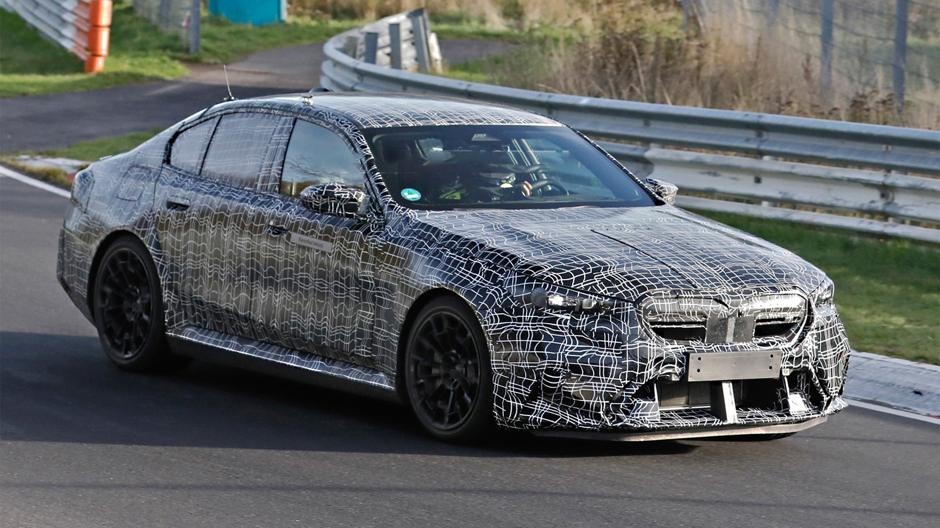 搭载插混系统 全新宝马M5将于6月26日首发