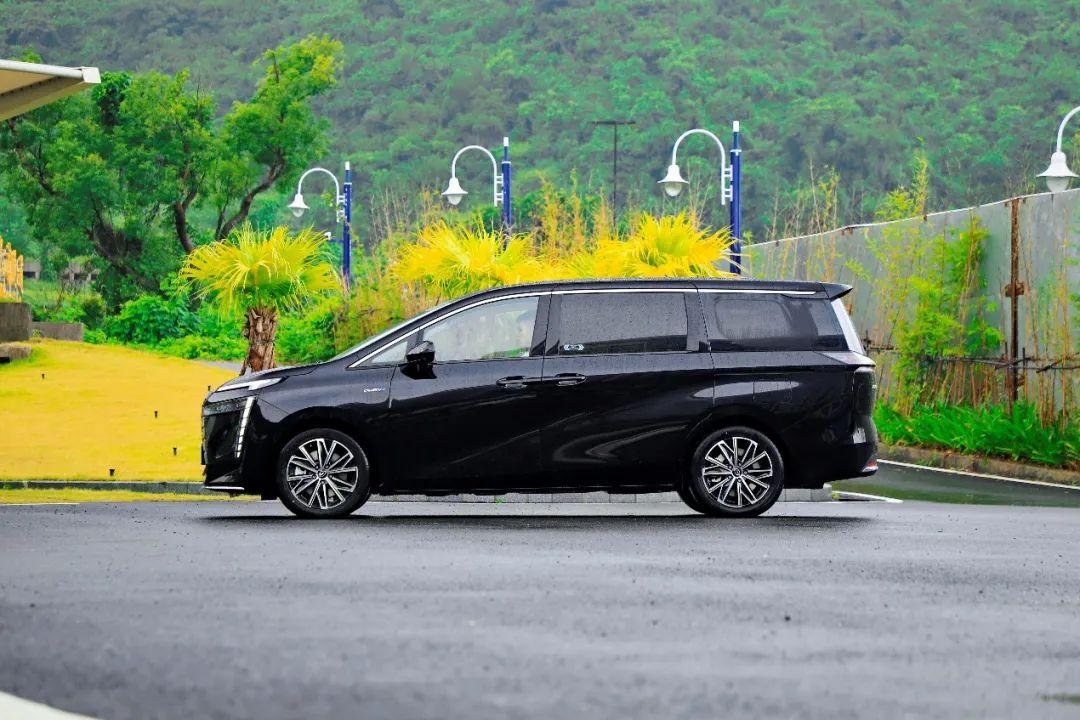 试驾大家9超混：高端MPV市场，“卷”起来了