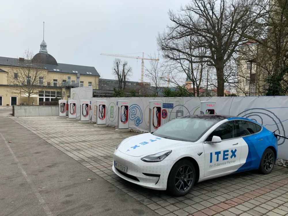 特斯拉推迟发布自动驾驶出租车