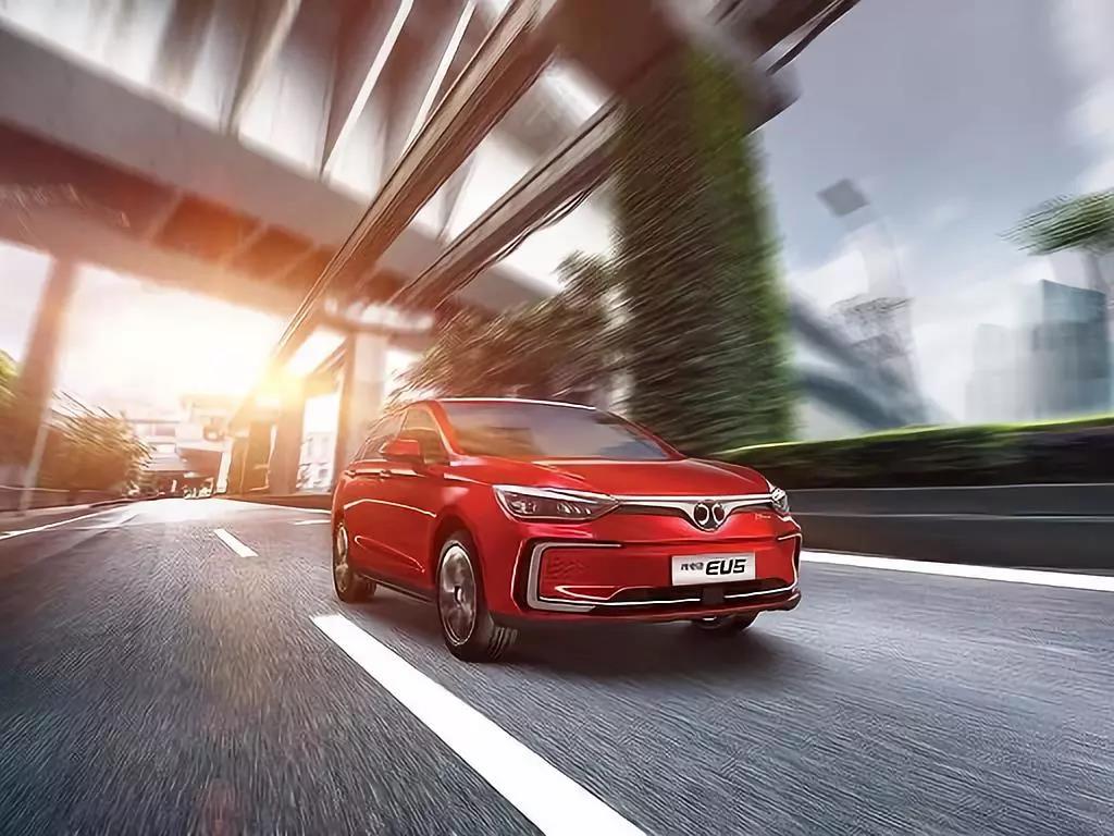 卢放：保持战略定力，推动新能源汽车高质量发展