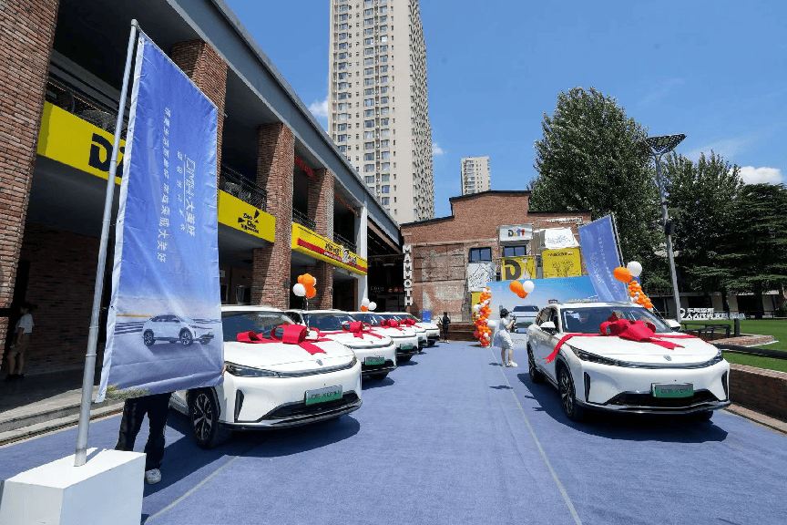 售价11.98万起 荣威D5X DMH在北京开启交付