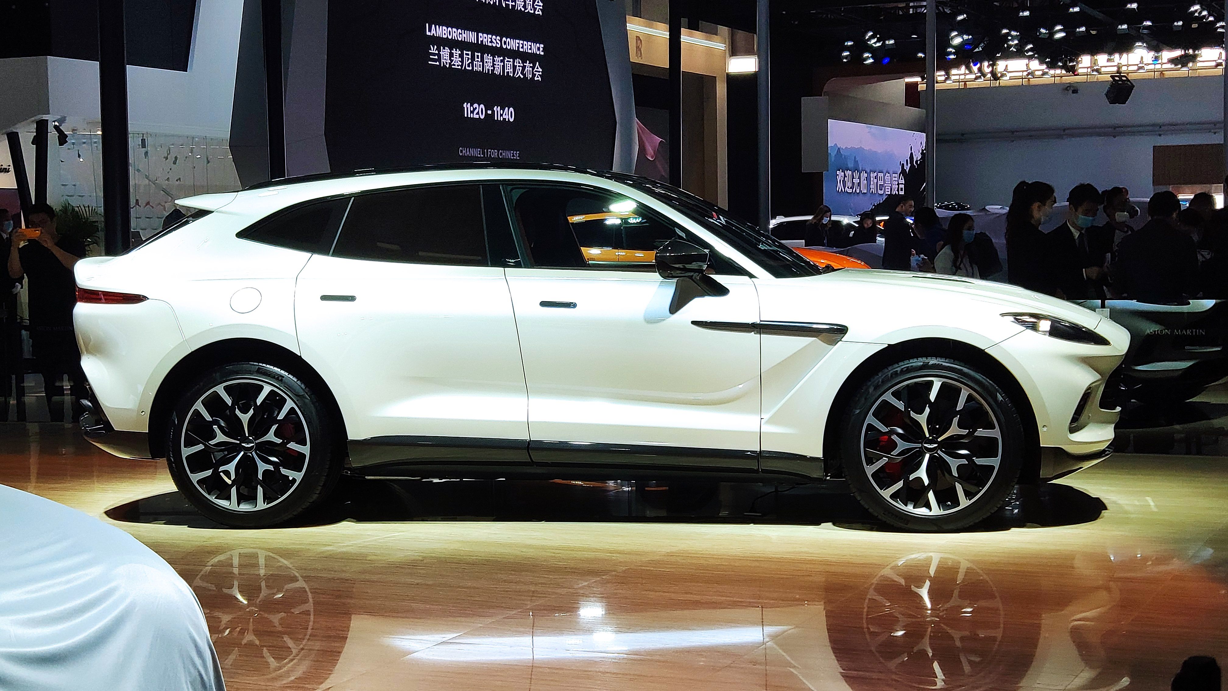 F1赛车配色 阿斯顿·马丁DBX特别版官图发布