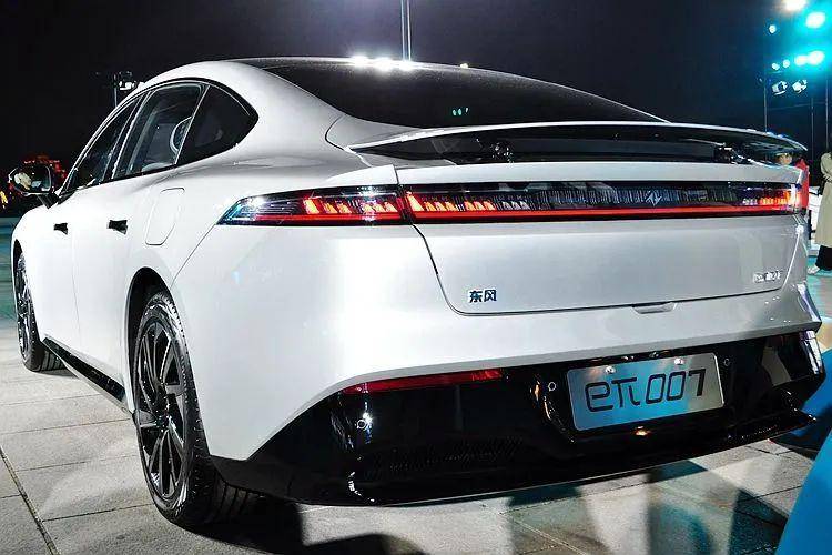 东风奕派eπ008来袭，能否成为家庭SUV市场新宠？