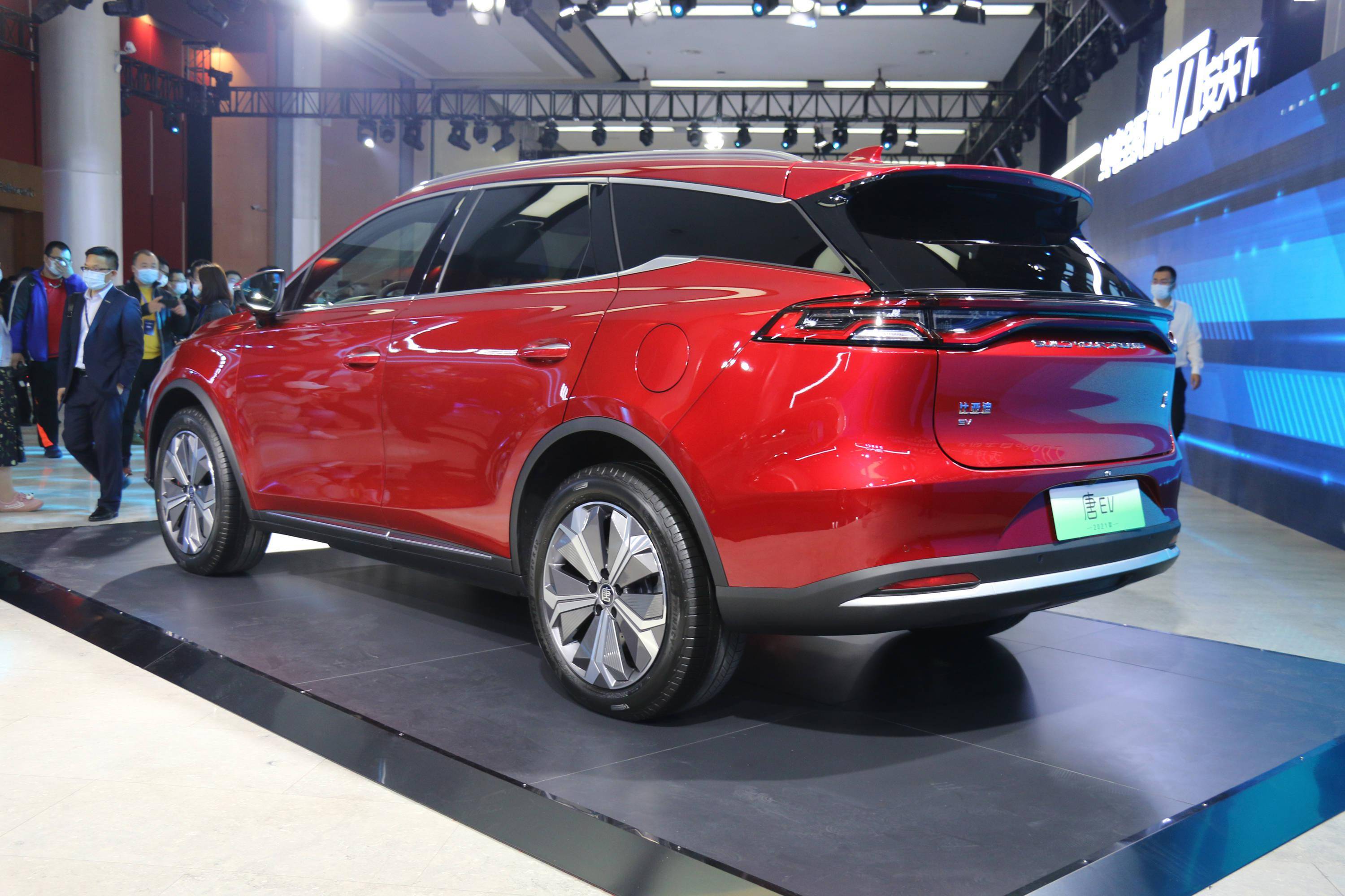 9.98万起 升级续航还送全车保险 2025款海豚上市