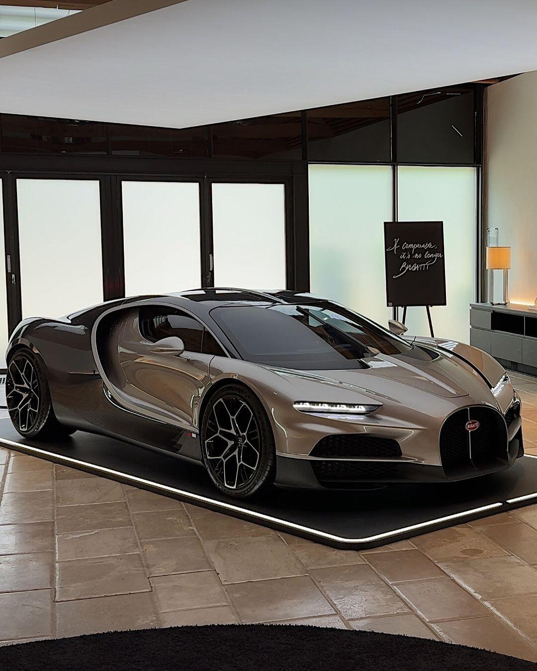 搭V16插混系统 布加迪Tourbillon全球首发