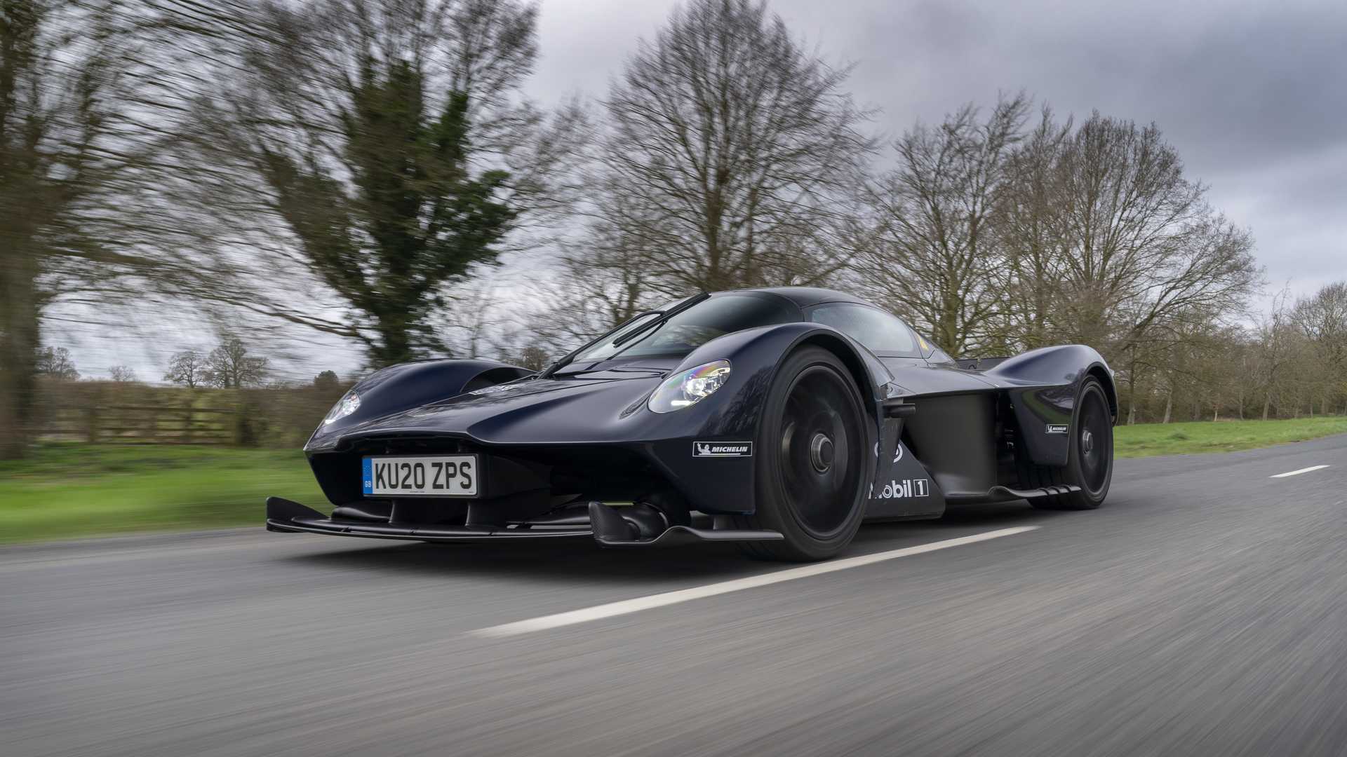 阿斯顿·马丁Valkyrie AMR-LMH正式开启赛道征程