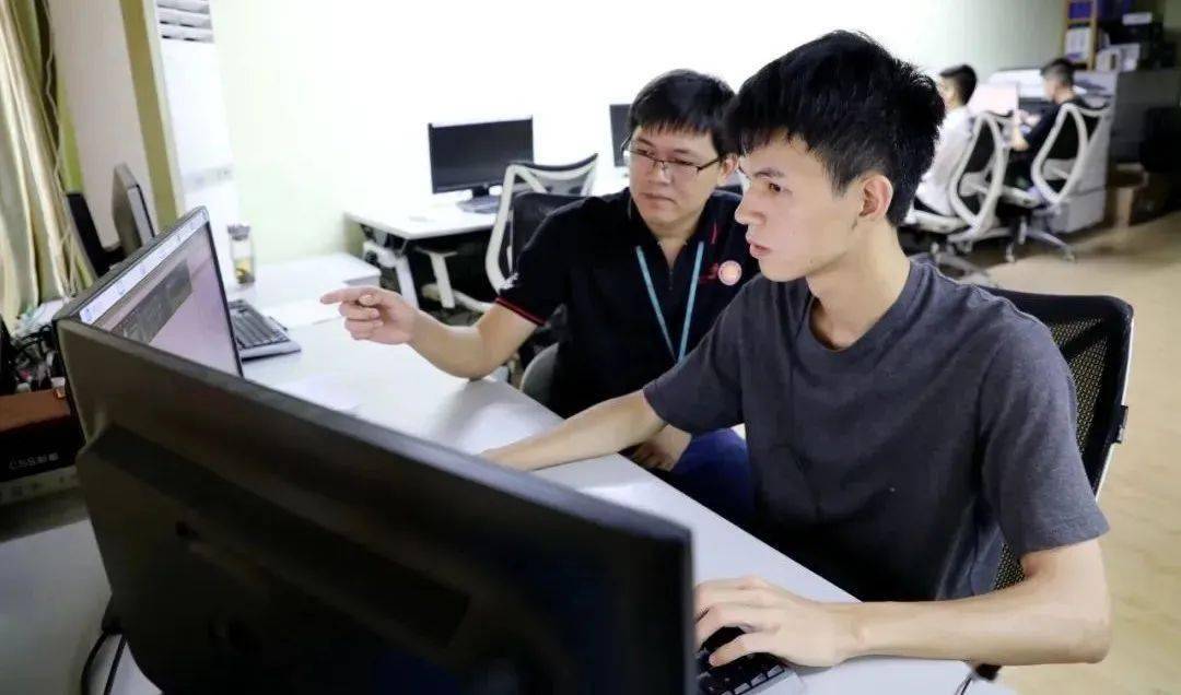 00后技师回乡开店，评论区1200多条留言揭开汽修人辛酸真相