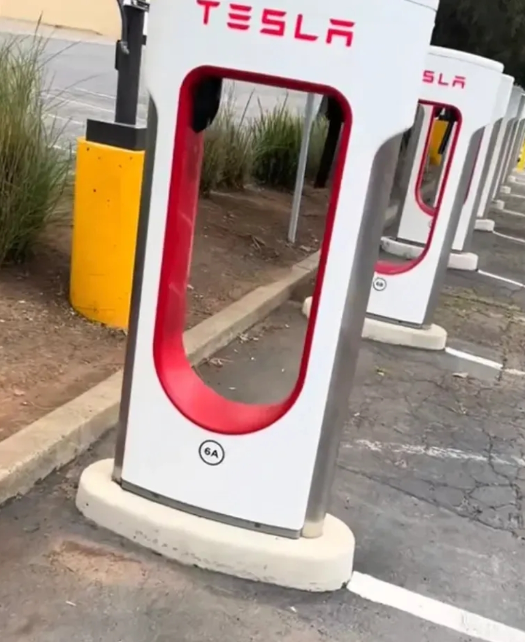 加州电动汽车充电桩数量超15万根