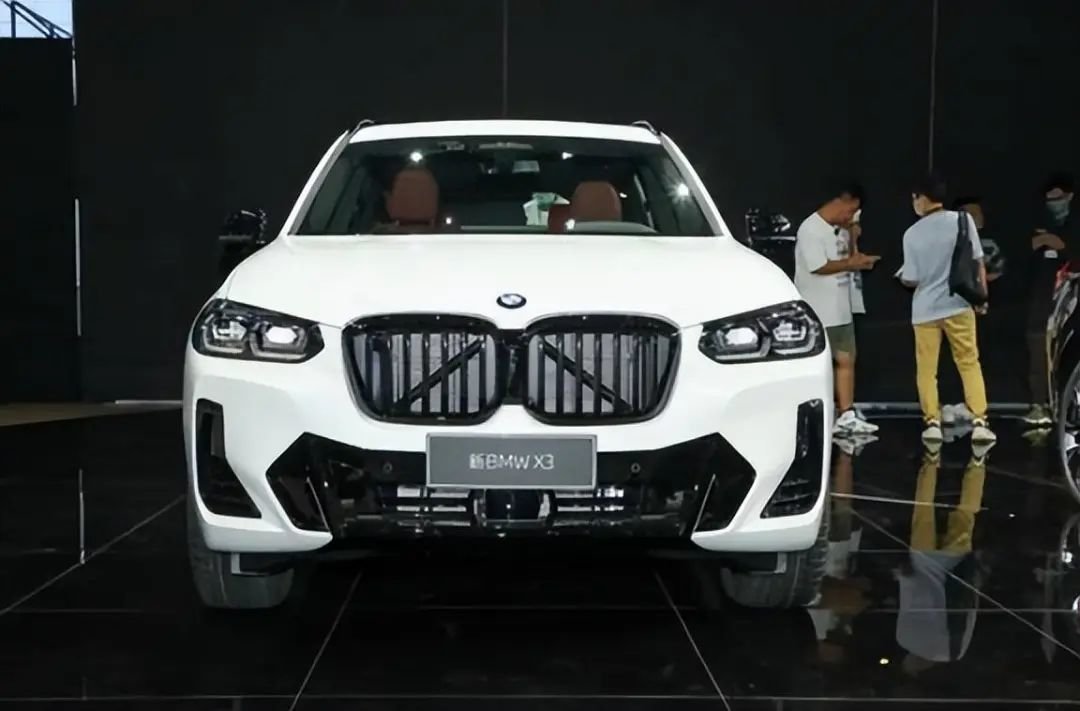 全新BMW X3长轴距版蓉城首发，M混动彰显宝马运动底蕴