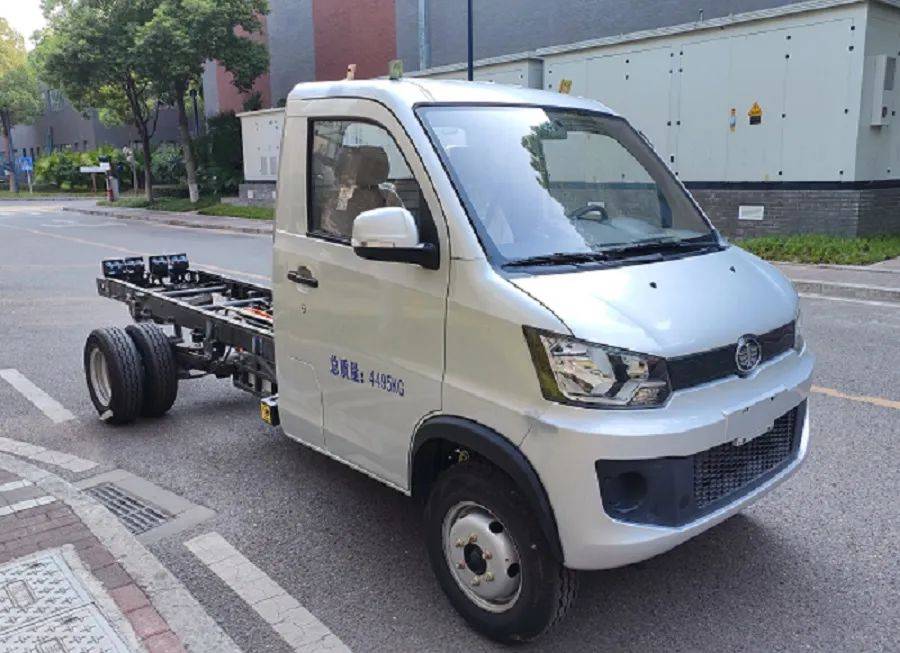 擎威科技与京西集团达成战略合作，聚焦智能底盘创新研发与应用