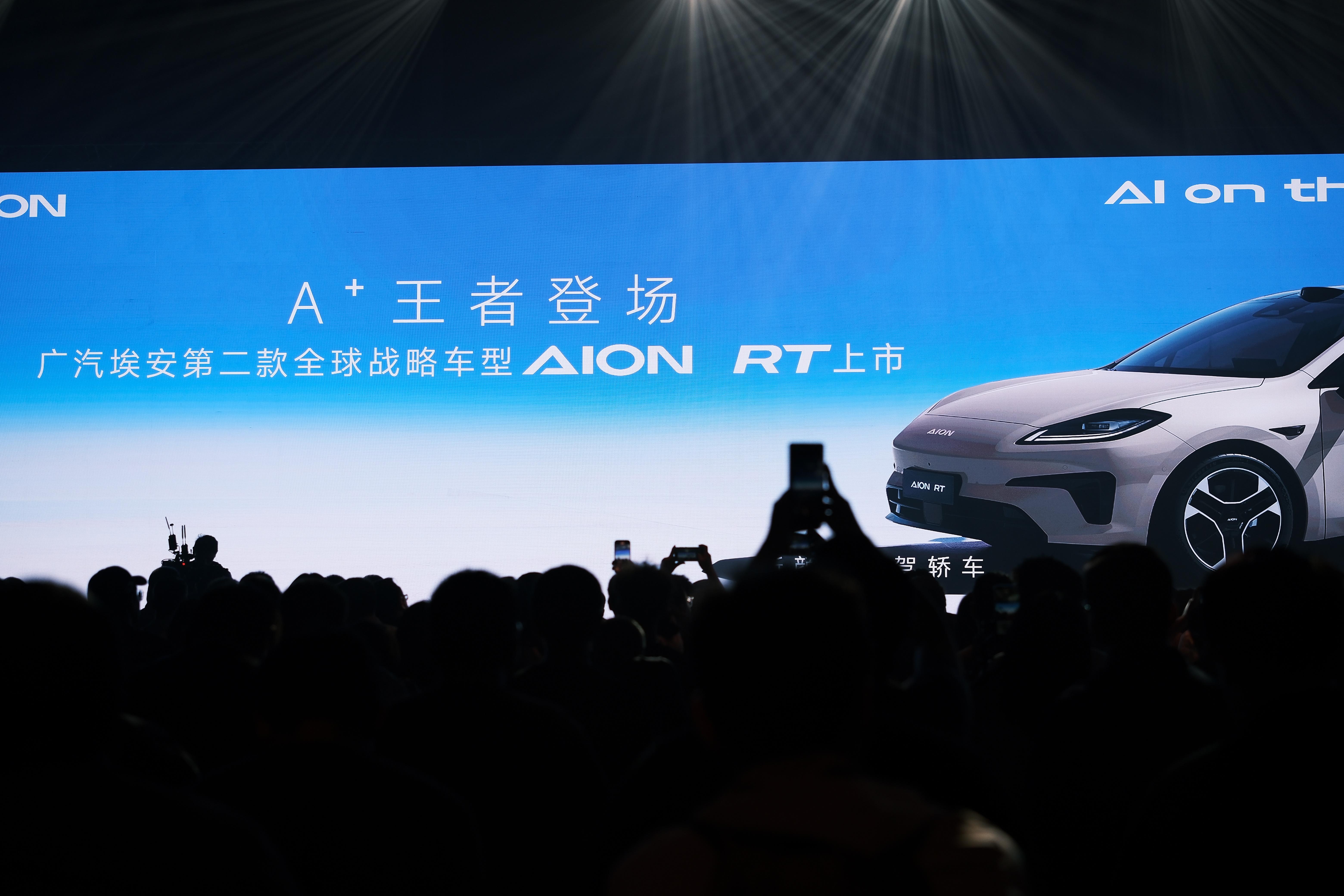 捷豹暂停在英国市场销售新车，2026年起将只销售电动汽车