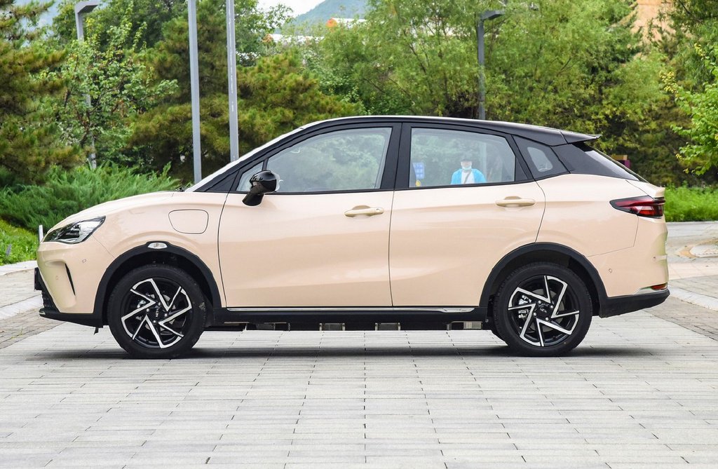 哪吒与印尼电动汽车出行公司合作，首批获50辆AYA车型订单