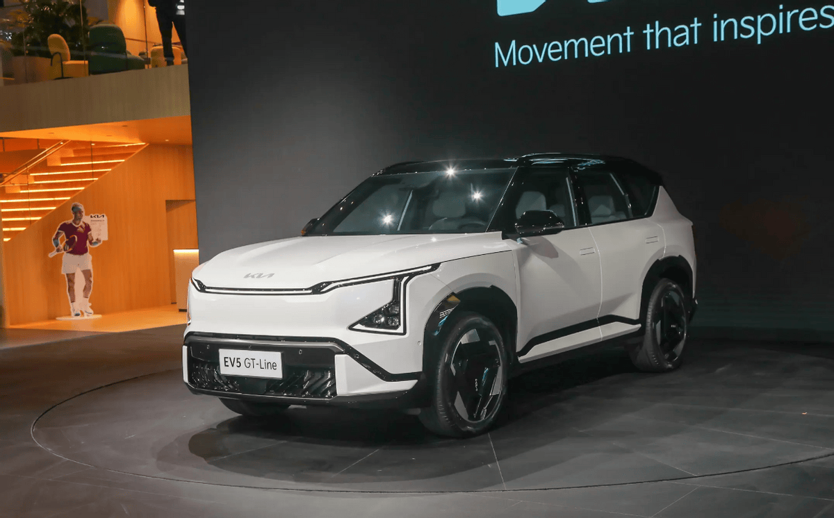 起亚携多款产品亮相广州车展 2025款EV5起售价14.98万