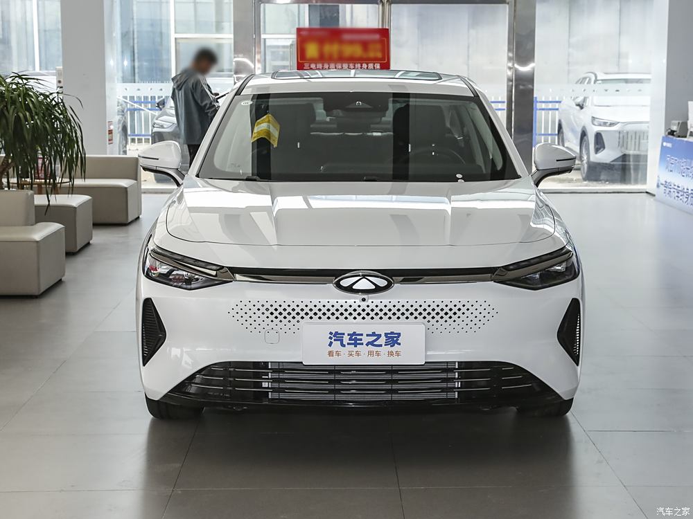 全球直播碰撞上市的奇瑞风云A8L售价10.99万元起，限时低至9.49万元起！