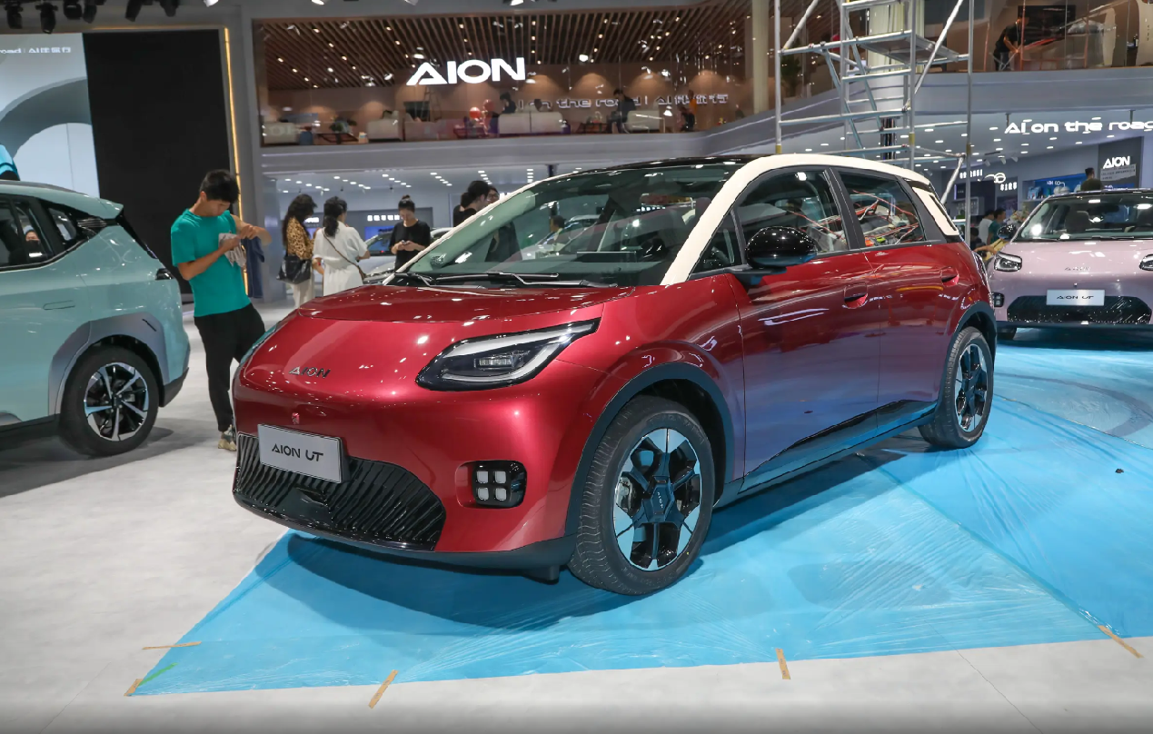 10万内大爆款，埃安UT“断层式领先”